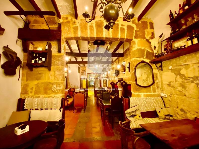 Foto 72c9bac8-c735-4475-a482-e558aa595593. Local comercial excepcional oportunidad de inversión en el casco antiguo de jávea en Xàbia