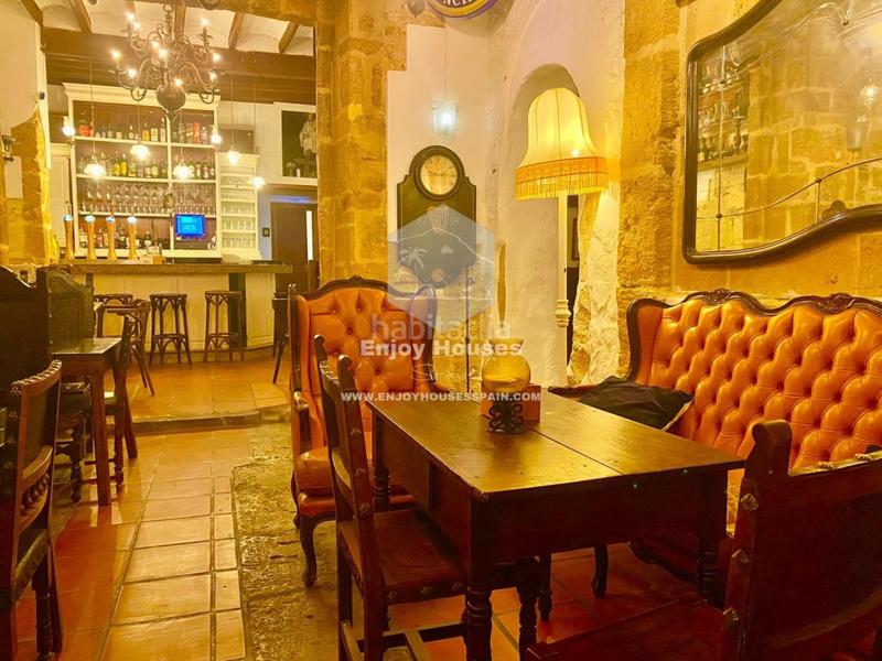 Foto 86b5847f-fa5b-490e-aabc-4bf3b508ba44. Local comercial excepcional oportunidad de inversión en el casco antiguo de jávea en Xàbia