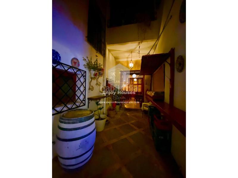 Foto aeeee26b-4cf7-4500-b789-a61e01938549. Local comercial excepcional oportunidad de inversión en el casco antiguo de jávea en Xàbia