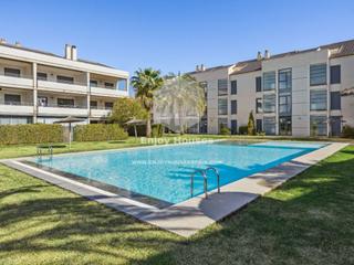 Apartament a Montañar-El Arenal. Apartamento de 2 dormitorios con balcón, piscina y garaje  cerca