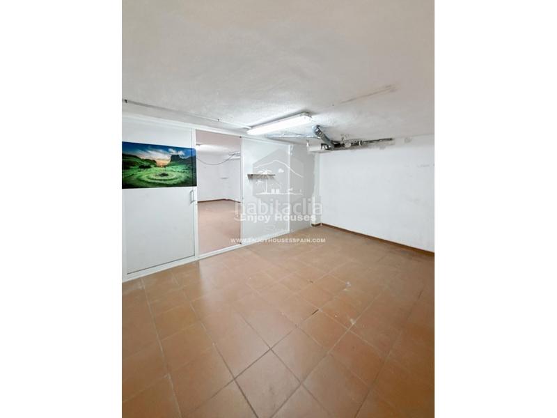 Foto 4592a9c8-1cd2-453a-8c4f-fb0b2862c531. Local comercial  frente a las murallas del castillo en Dénia
