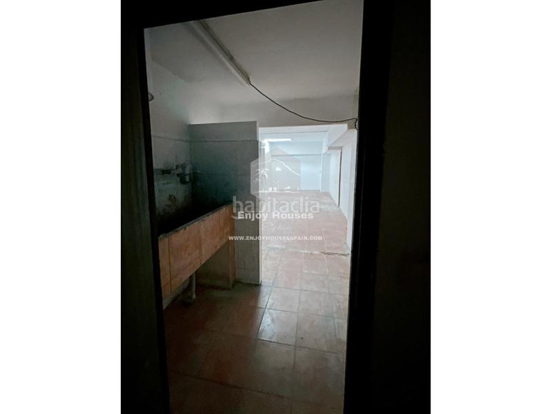 Foto a568190d-2957-4e50-b8ad-ff0780107455. Local comercial  frente a las murallas del castillo en Dénia