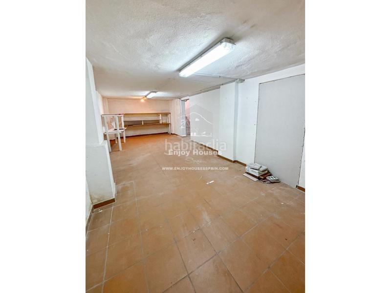Foto a9cef533-f6b3-4b01-aba2-6bc9fb392c4a. Local comercial  frente a las murallas del castillo en Dénia
