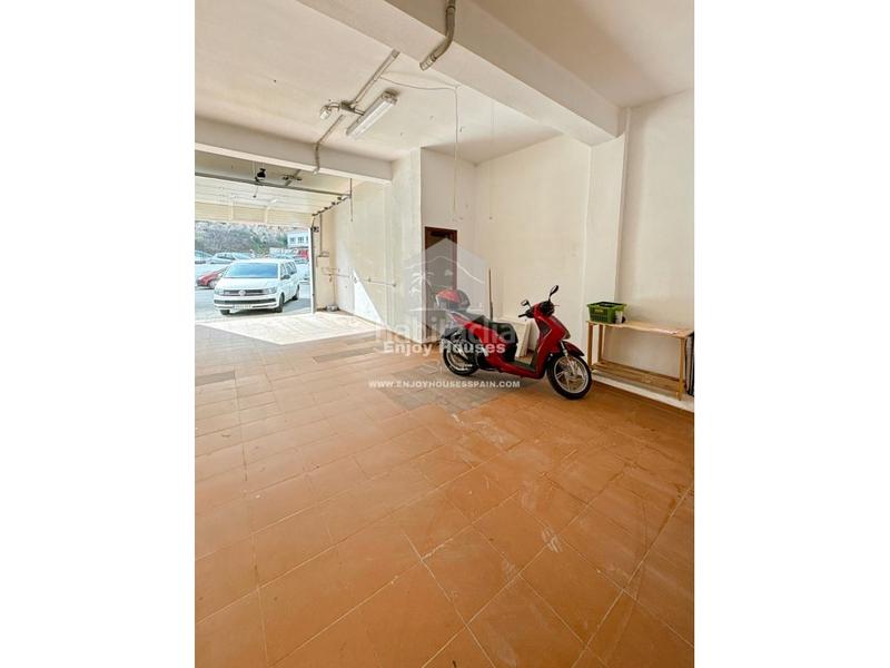 Foto adc68e24-6442-4e61-8e4f-ebdda8154211. Local comercial  frente a las murallas del castillo en Dénia