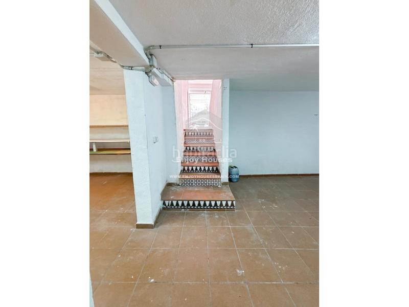 Foto f3f5726f-8783-4347-a3ea-76ab40922179. Local comercial  frente a las murallas del castillo en Dénia