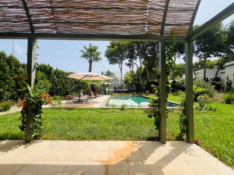 Foto 191c5bc5-2557-47fd-b881-8b92e410ec80. Casa moderna villa de lujo con casa de invitados en las rotas, 5 dormitorios, máxima privacidad y acabados superiores en Dénia