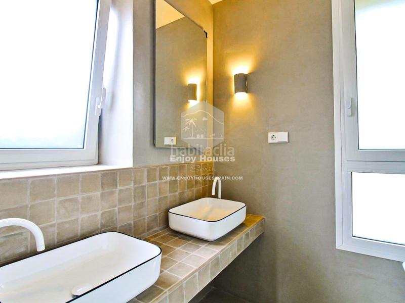 Foto b658f541-5e25-4b41-a225-53626f796355. Casa moderna villa de lujo con casa de invitados en las rotas, 5 dormitorios, máxima privacidad y acabados superiores en Dénia