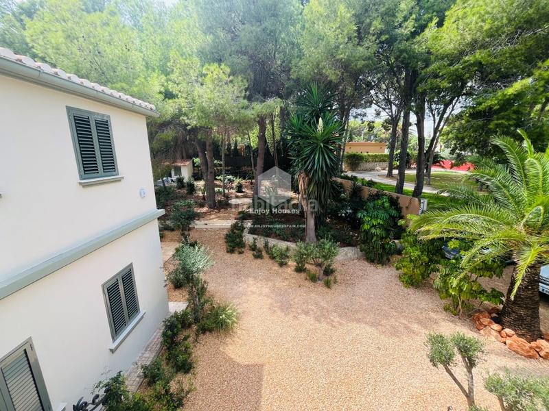 Foto b6e3082c-c9af-46b1-ab3e-654101aff781. Casa moderna villa de lujo con casa de invitados en las rotas, 5 dormitorios, máxima privacidad y acabados superiores en Dénia