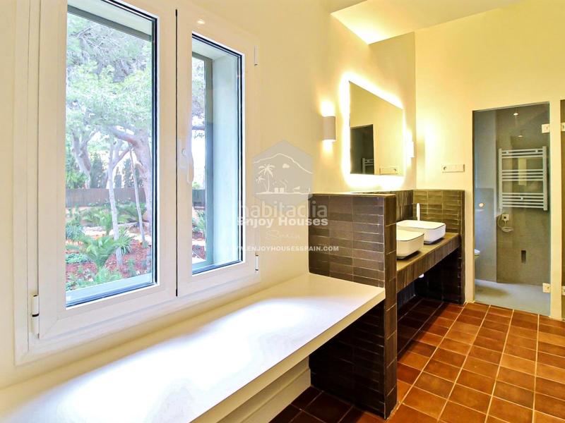 Foto bdc0d451-2058-4d80-9ddc-e0088dcd77b1. Casa moderna villa de lujo con casa de invitados en las rotas, 5 dormitorios, máxima privacidad y acabados superiores en Dénia