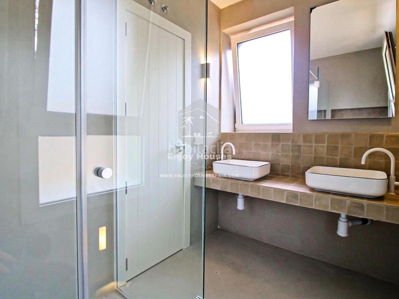Foto fc170a67-babf-4afd-9c4a-47354e1e56b6. Casa moderna villa de lujo con casa de invitados en las rotas, 5 dormitorios, máxima privacidad y acabados superiores en Dénia