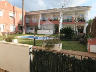 Apartament a Jesús Pobre. Luminoso apartamento orientado al sur con terraza y acceso a la