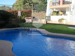 Apartament a Jesús Pobre. Luminoso apartamento orientado al sur con terraza y acceso a la