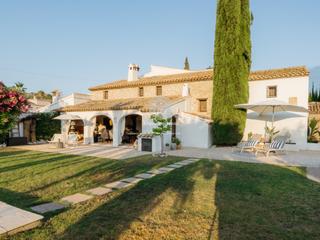 Casa a La Empedrola. Casa roca  alma atemporal, escondida en la vegetación de calpe
