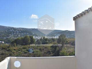 Haus in Benimeit-Tabaira. Espaciosa villa renovada en una vasta parcela privada en moraira