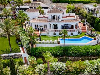 Casa a Partida Comunes-Adsubia. Elegante villa de 4 dormitorios con vistas panorámicas al mar y