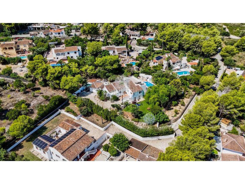 Foto cbec8694-84fd-43d4-ae4e-13a0e1cb6c01. Casa amb piscina a Partida Comunes-Adsubia Xàbia