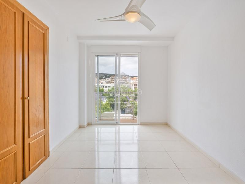 Foto fc468320-fc16-4943-82ec-e5bf7e899de1. Dúplex amb aparcament a Centro Ciudad Xàbia