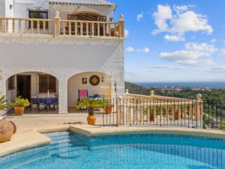 Casa a Partida Comunes-Adsubia. Villa tradicional con vistas panorámicas al mar y total privacid