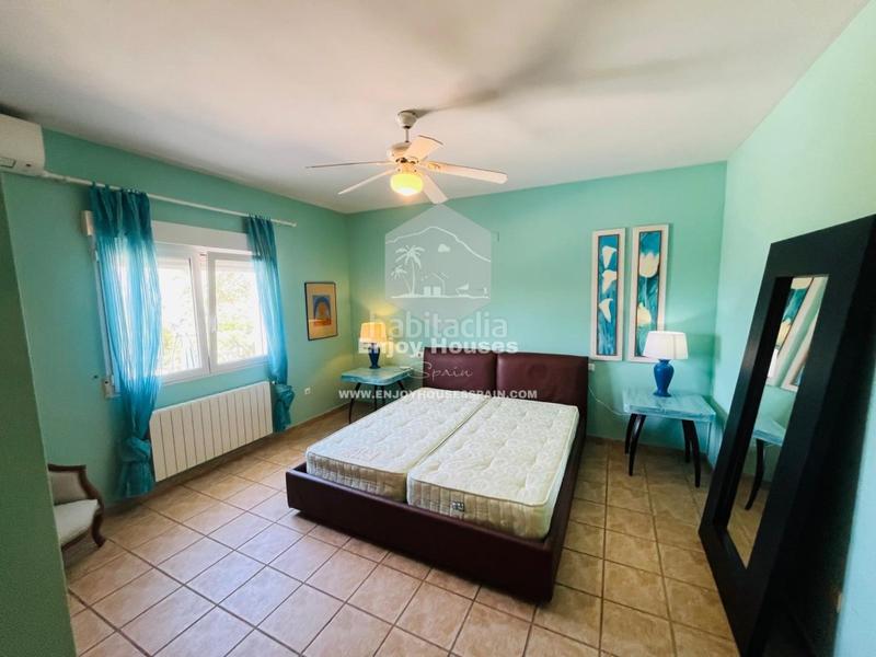 Foto b357ea55-fe6e-42c3-951d-f62f21c3b52b. Rent house in La Granadella - Costa Nova Xàbia