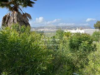 Terreno residencial en Partida Comunes-Adsubia. Parcela prime urbana en piver con vistas al mar.