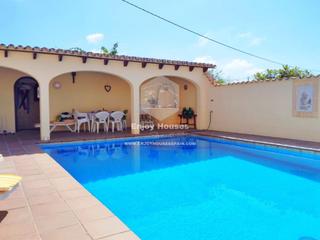 Casa a Benissa Pueblo. Chalet con encanto en venta en benissa