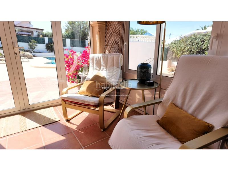 Foto 098fe154-22bc-42af-be2d-02d1b59bac3a. Casa espaciosa villa independiente con dos entradas, jardín privado y piscina en pinosol en Xàbia