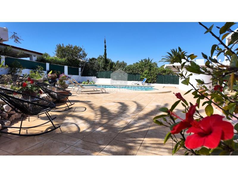 Foto 0d71c3d5-e7e0-4220-a14b-8b481bb55969. Casa espaciosa villa independiente con dos entradas, jardín privado y piscina en pinosol en Xàbia