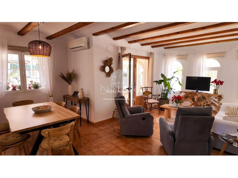 Foto 6cb6c47b-936b-4e4a-8f96-3ecb1eaa5e9b. Casa espaciosa villa independiente con dos entradas, jardín privado y piscina en pinosol en Xàbia