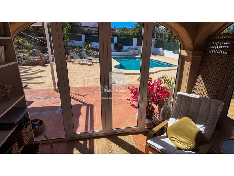 Foto 7a738473-6082-44e1-ab04-5981f34288a3. Casa espaciosa villa independiente con dos entradas, jardín privado y piscina en pinosol en Xàbia