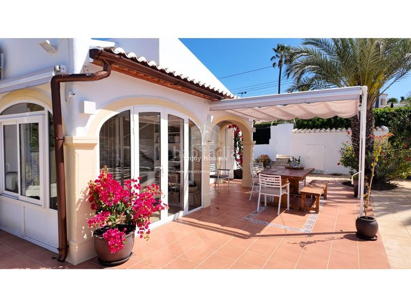 Foto 9eaef78e-c5a2-4990-8f54-fe5d59391e6a. Casa espaciosa villa independiente con dos entradas, jardín privado y piscina en pinosol en Xàbia