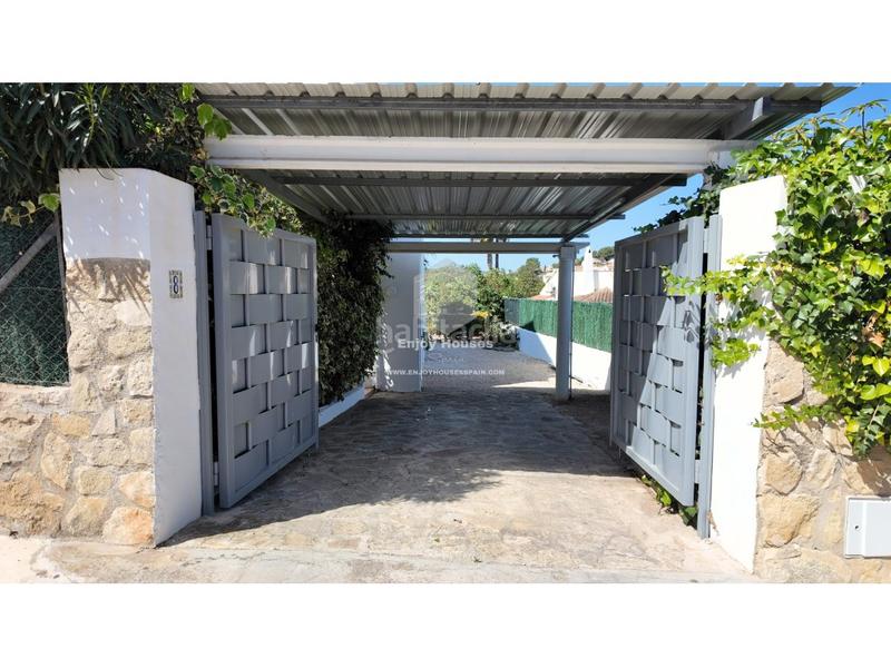 Foto aa3e1cc7-6f1c-43aa-a404-6780f78f4457. Casa espaciosa villa independiente con dos entradas, jardín privado y piscina en pinosol en Xàbia