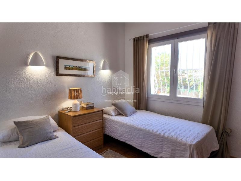 Foto b550c706-f47c-4986-9f63-b7516318e5be. Casa espaciosa villa independiente con dos entradas, jardín privado y piscina en pinosol en Xàbia