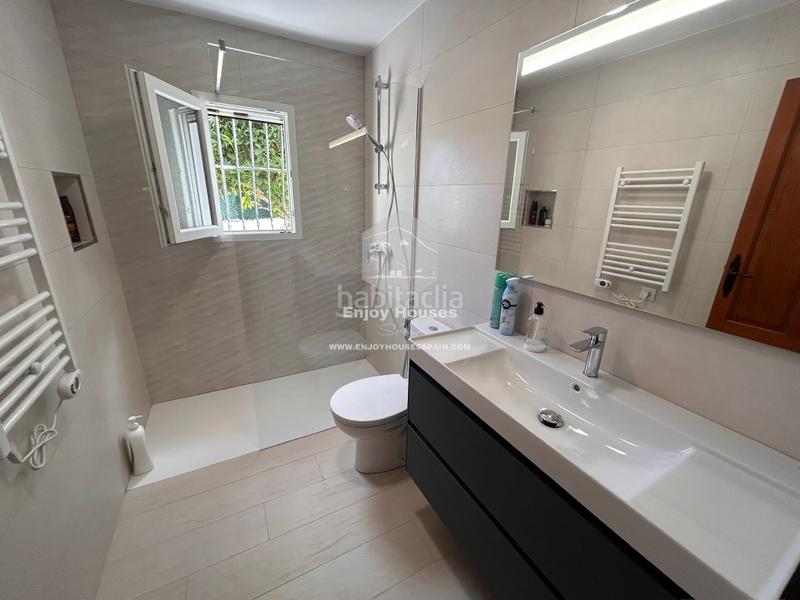 Foto c2072db3-41b5-4b83-9539-f3734beb7039. Casa espaciosa villa independiente con dos entradas, jardín privado y piscina en pinosol en Xàbia