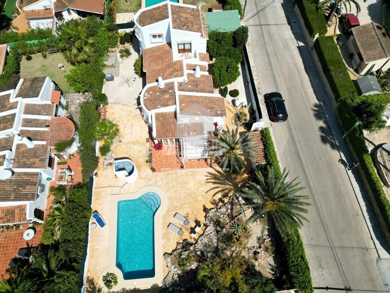 Foto f6880d29-f0fb-4011-ab13-61d7b14485a2. Casa espaciosa villa independiente con dos entradas, jardín privado y piscina en pinosol en Xàbia