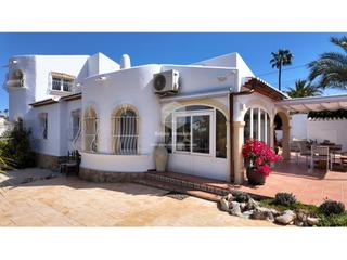 Haus in Cap Martí - El Tossalet - Pinomar. Espaciosa villa independiente con dos entradas, jardín privado y