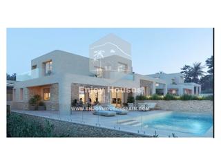 Haus in Paichi. Luxe geschakelde villa met privézwembad in het hart van moraira