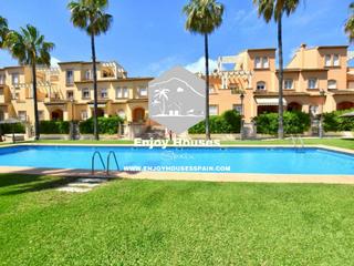 Maison jumelée à Montañar-El Arenal. Bungalow en venta a pocos pasos de la playa y de todos los servi