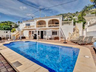 Casa a Puerto. Elegante villa con vistas al mar y apartamento independiente en