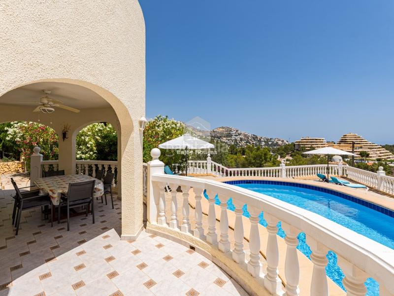 Foto 14754db6-d790-4e9b-876f-5b665081f221. Casa amb piscina a Altea la vella Altea