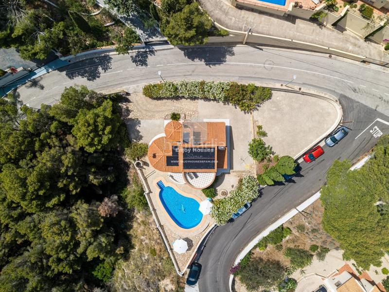 Foto ae628ae5-b6d3-47df-be7a-45b81907cd0d. Casa amb piscina a Altea la vella Altea