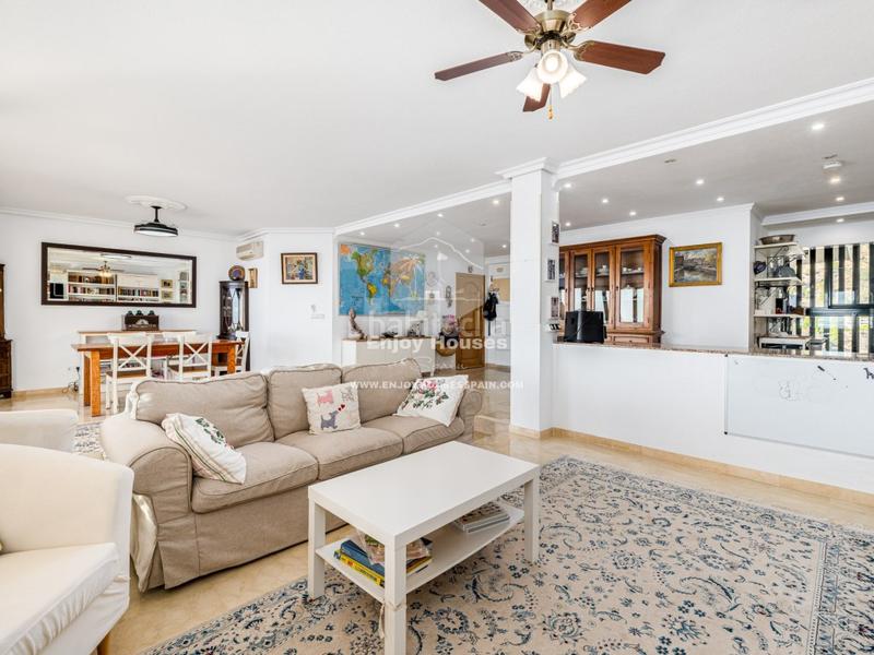 Foto a109fde0-b73c-4de4-99a5-e8ad0b0fc600. Ático moderno ático de 2 dormitorios con vistas panorámicas al mar y a la montaña en la sierra en Altea