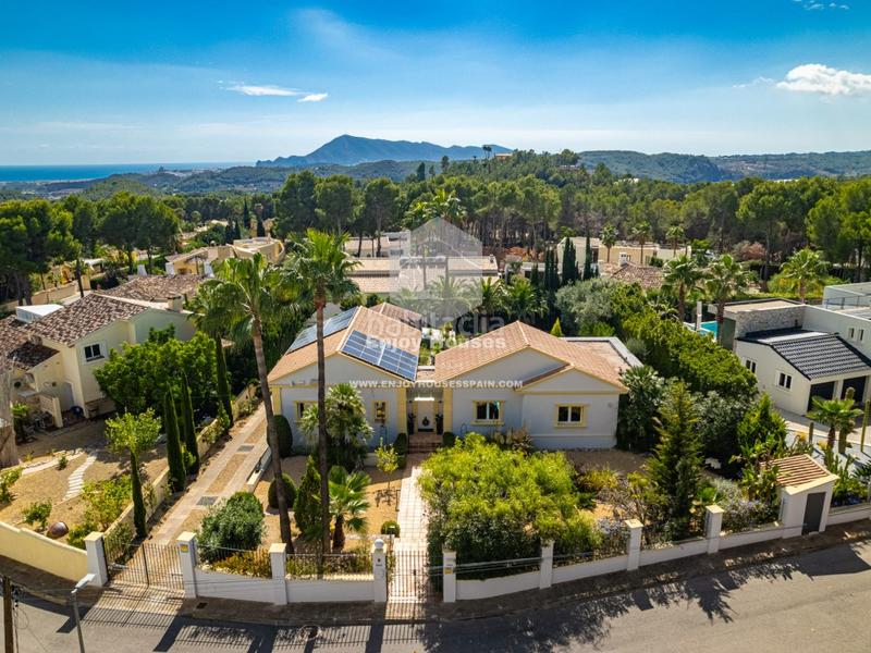 Foto 0175cab1-c3ad-4cbf-807f-43d200518f1b. Casa encantadora villa mediterránea de una sola planta con piscina privada en Altea