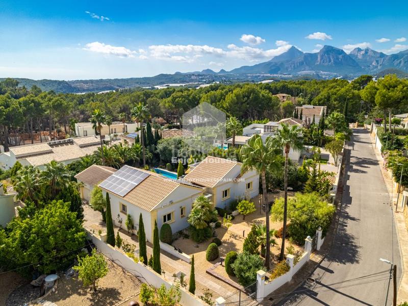 Foto 17b077cb-0d2c-4fc1-bb2d-bdf2ae6b0f2c. Casa encantadora villa mediterránea de una sola planta con piscina privada en Altea