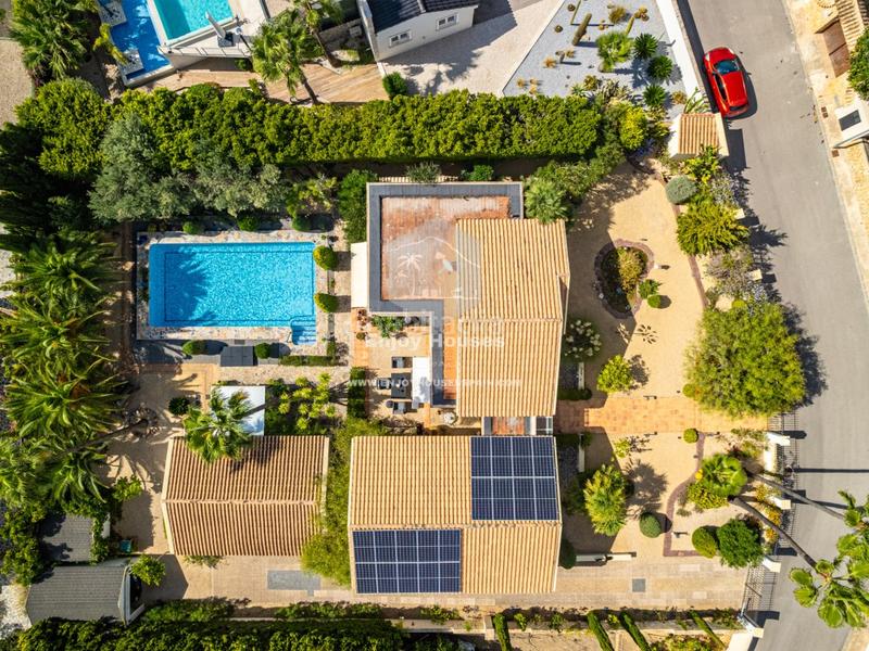 Foto 190e0e68-bf8d-48a6-8cce-34e02d7871ef. Casa encantadora villa mediterránea de una sola planta con piscina privada en Altea