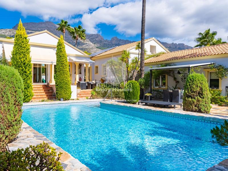 Foto 6d15d5c0-a0e8-4af7-996a-e780691e63d7. Casa encantadora villa mediterránea de una sola planta con piscina privada en Altea