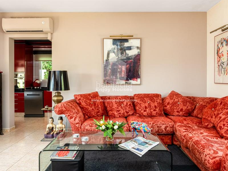 Foto 8f936d18-bdf5-4a3d-8cd7-552dc98ca9cc. Casa encantadora villa mediterránea de una sola planta con piscina privada en Altea