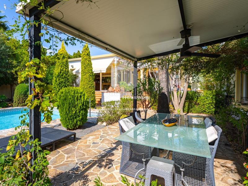 Foto 9a8cbd1e-1e95-46ea-a9f6-58dbbf4a82c9. Casa encantadora villa mediterránea de una sola planta con piscina privada en Altea