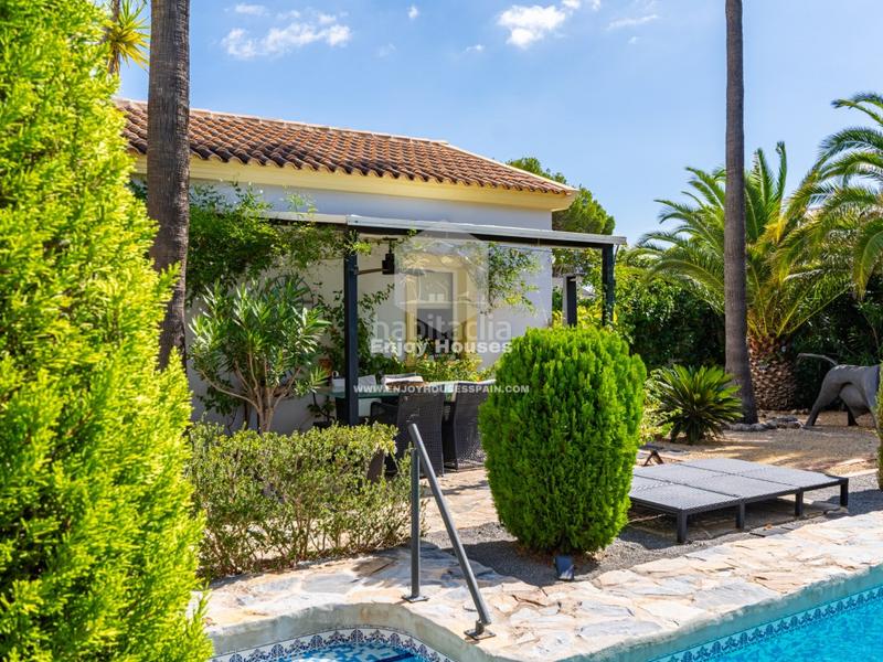 Foto daa81d78-ade1-4d61-82bc-d436f6e4c2e7. Casa encantadora villa mediterránea de una sola planta con piscina privada en Altea