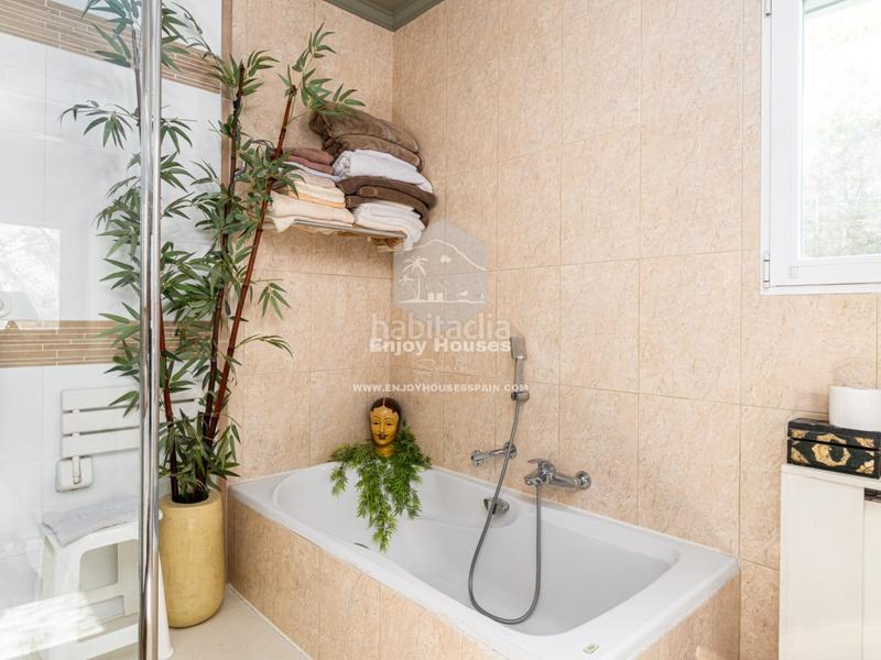 Foto e7a9f75f-3493-4285-9fff-d82f56fa3df1. Casa encantadora villa mediterránea de una sola planta con piscina privada en Altea