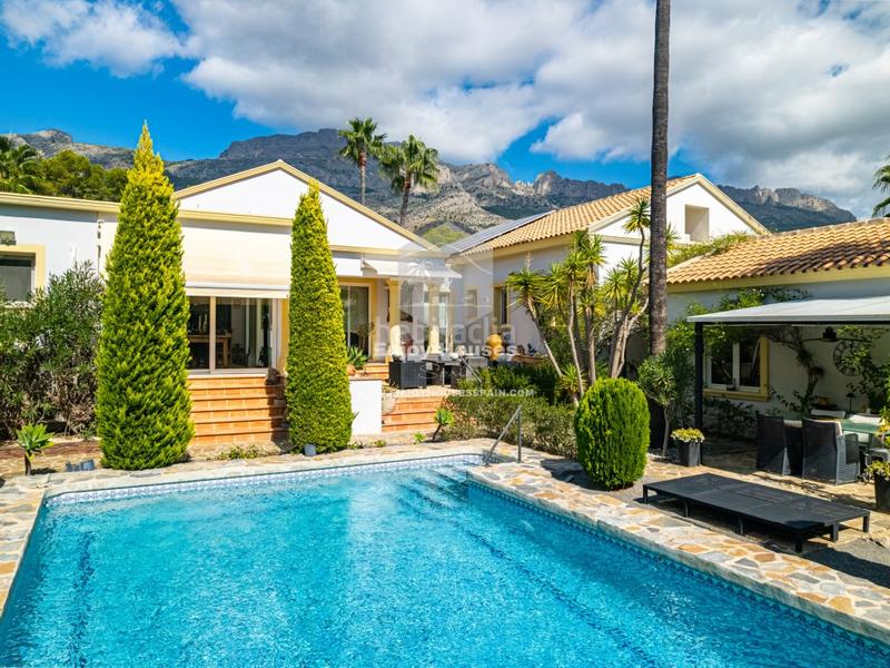 Foto f66b9deb-4216-427e-b08b-c5160405be58. Casa encantadora villa mediterránea de una sola planta con piscina privada en Altea